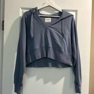 Abercrombie & Fitch light blue cropped hoodie sweater size small
